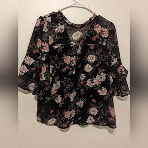 Monteau Floral blouse Size Medium